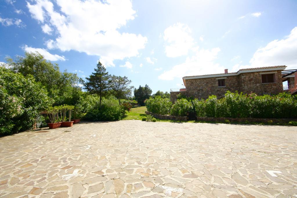 Residenze Dei Fiori Villa Porto Rotondo Exteriör bild