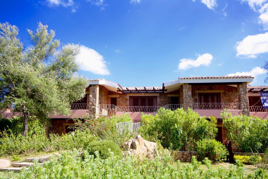 Residenze Dei Fiori Villa Porto Rotondo Exteriör bild