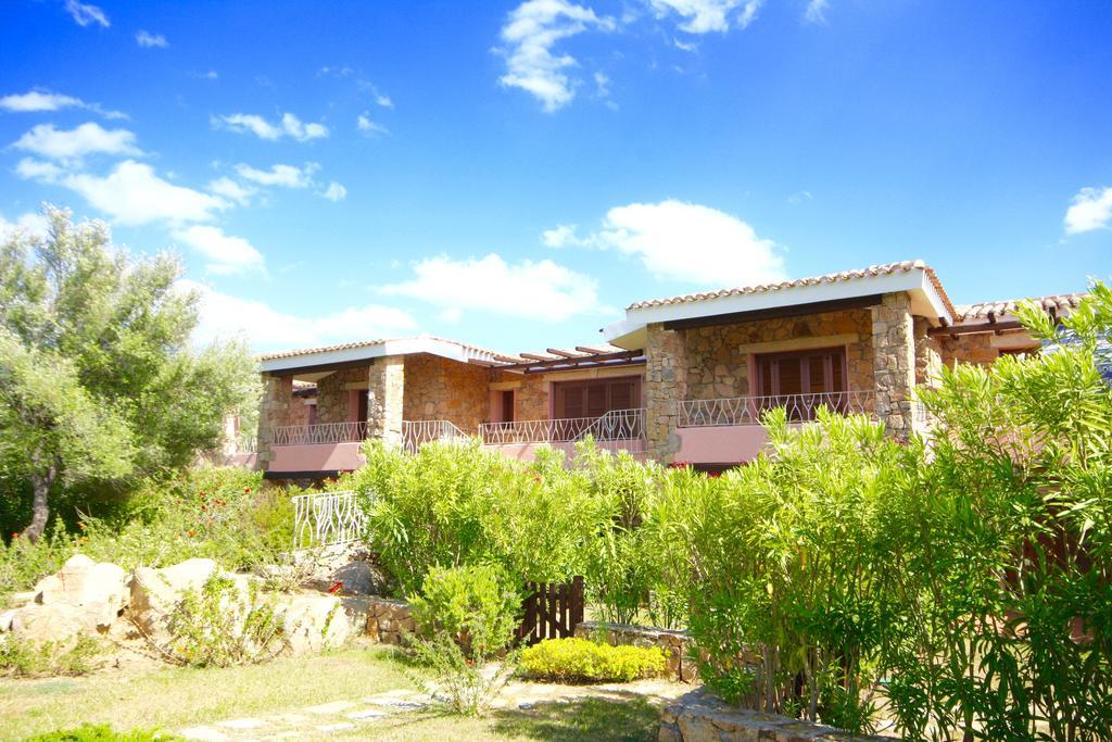 Residenze Dei Fiori Villa Porto Rotondo Exteriör bild